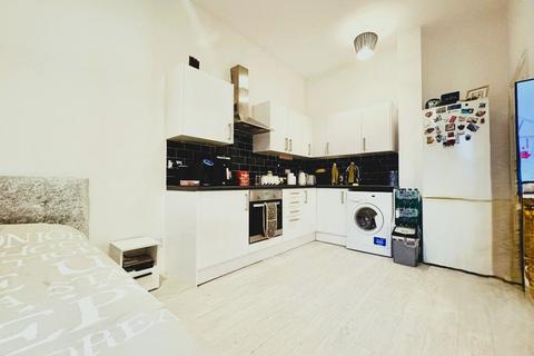 Studio to rent, London Road, Kingston upon Thames KT2