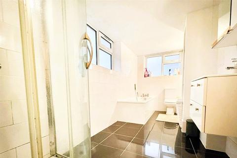 Studio to rent, London Road, Kingston upon Thames KT2