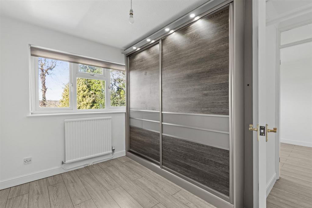 8 Foxhill Close, HP13 5 BL-1.jpg