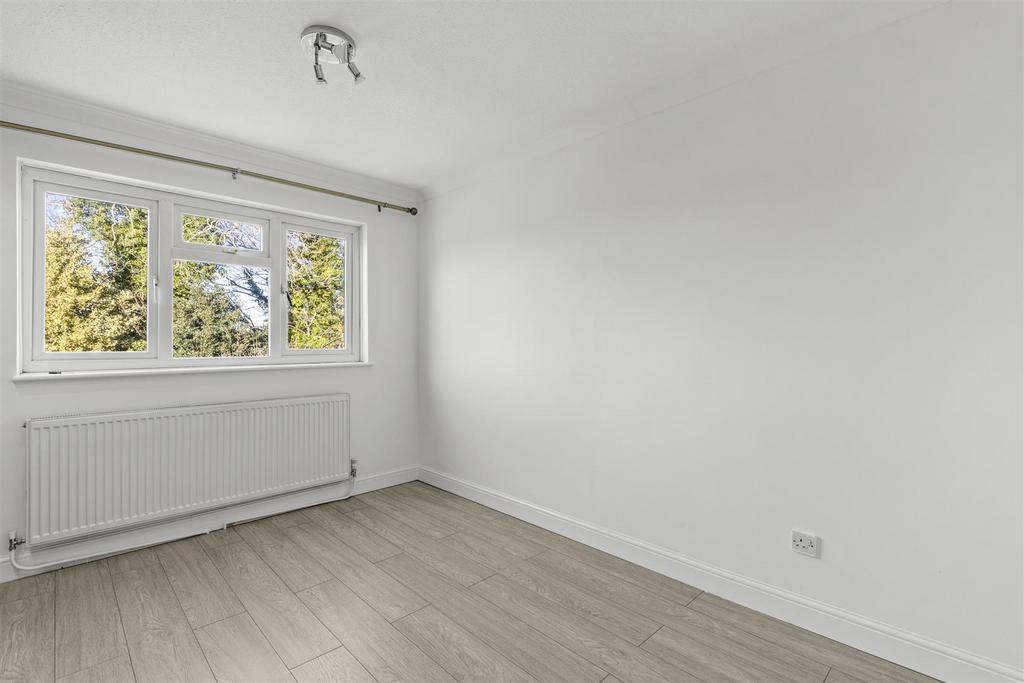 8 Foxhill Close, HP13 5 BL-2.jpg
