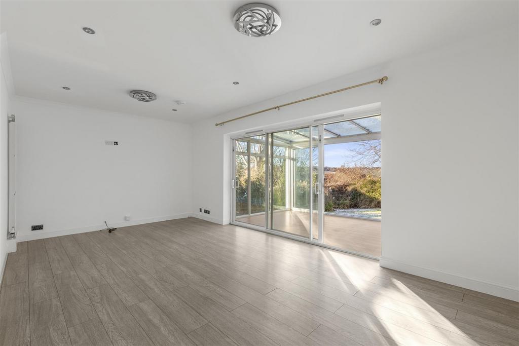 8 Foxhill Close, HP13 5 BL-7.jpg