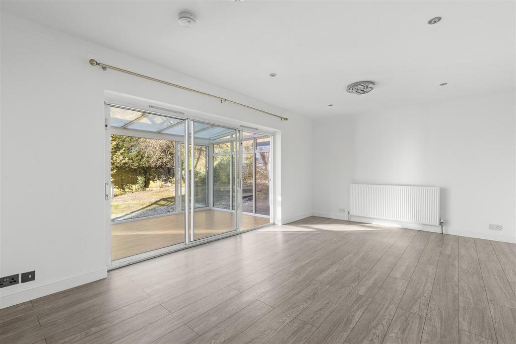 8 Foxhill Close, HP13 5 BL-8.jpg
