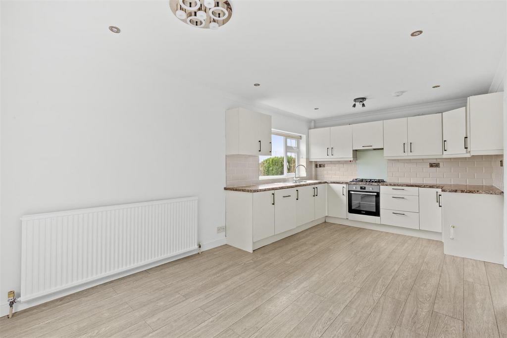 8 Foxhill Close, HP13 5 BL-2.jpg