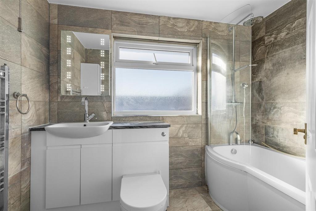 8 Foxhill Close, HP13 5 BL-4.jpg