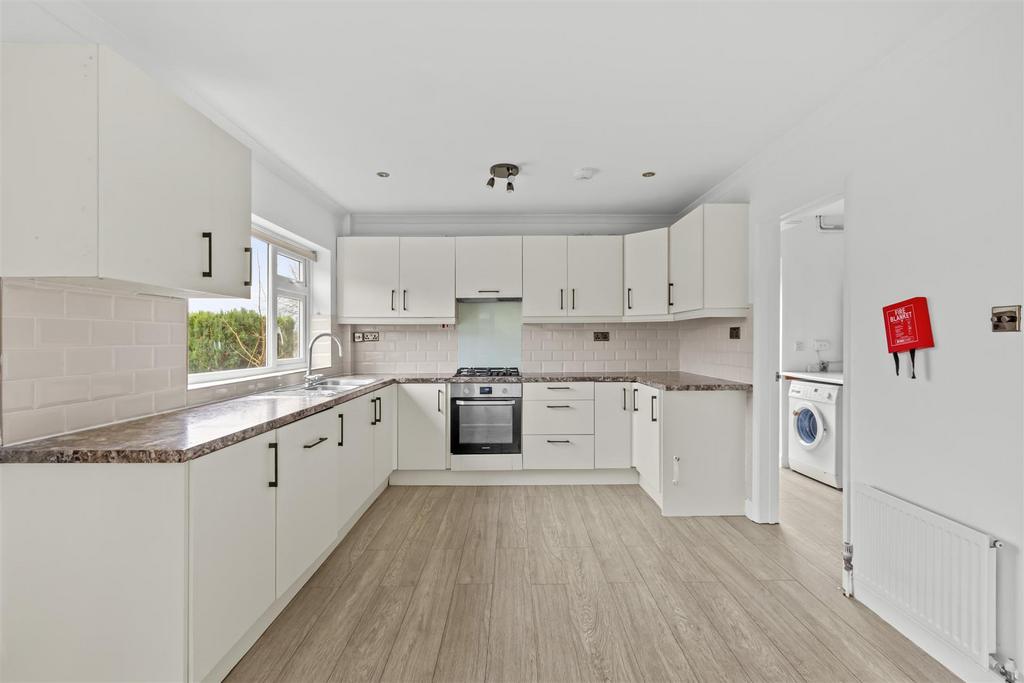 8 Foxhill Close, HP13 5 BL-1.jpg