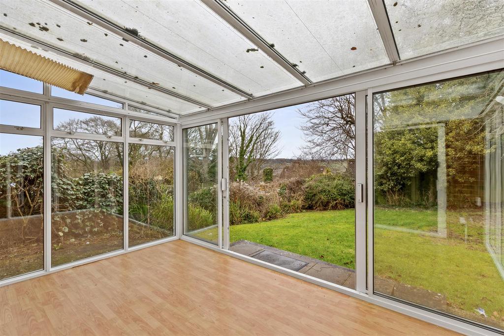 8 Foxhill Close, HP13 5 BL-4.jpg