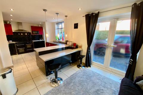4 bedroom detached house for sale, Quarryside Road, Mirfield
