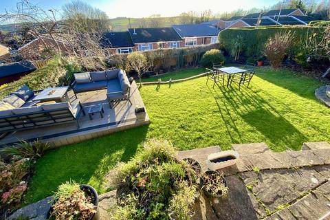 4 bedroom detached house for sale, Quarryside Road, Mirfield