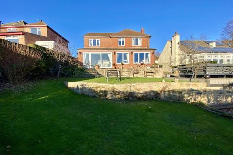 4 bedroom detached house for sale, Quarryside Road, Mirfield