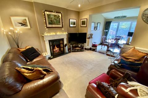 4 bedroom detached house for sale, Quarryside Road, Mirfield