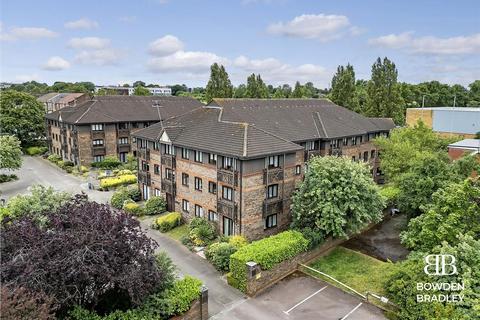 2 bedroom apartment for sale, Vienna Close, Clayhall, IG5
