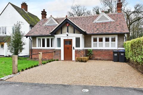 3 bedroom detached house for sale, High Road, Essendon Hatfield AL9