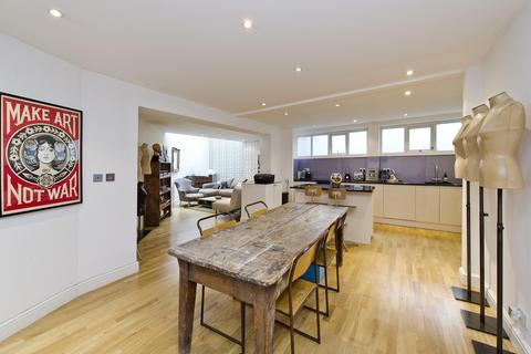 2 bedroom house to rent, Trinity Mews, London, UK, W10