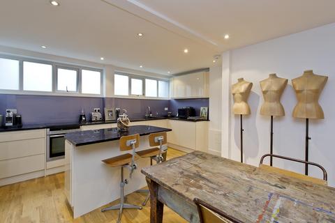 2 bedroom house to rent, Trinity Mews, London, UK, W10