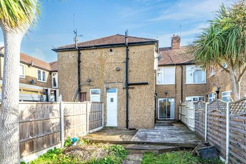 1 bedroom flat for sale, 18 Penton Avenue, Staines-upon-Thames, Middlesex, TW18 2NB