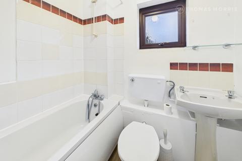 1 bedroom apartment to rent, Newtons Court, Cambridgeshire PE29