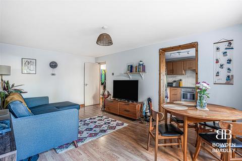 2 bedroom apartment for sale, North Birkbeck Road, London, E11