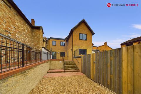 2 bedroom apartment to rent, High Street, Huntingdon PE26