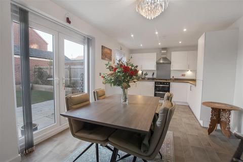 4 bedroom detached house for sale, Goldfinch Way, Northallerton