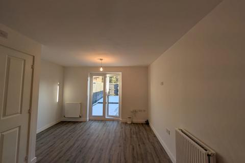 3 bedroom townhouse to rent, Cwrt Abergorci, Mountain Ash, CF45