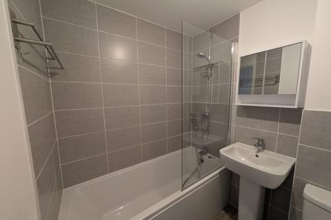 3 bedroom townhouse to rent, Cwrt Abergorci, Mountain Ash, CF45