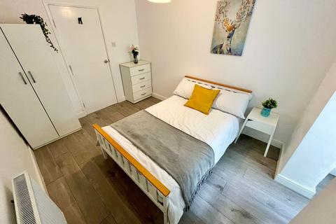5 bedroom house share to rent, Claylands Road, London SW8