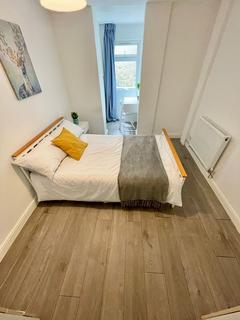 5 bedroom house share to rent, Claylands Road, London SW8
