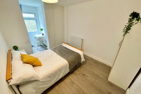 5 bedroom house share to rent, Claylands Road, London SW8