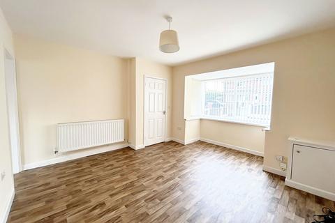 3 bedroom terraced house to rent, Sportside Close, Manchester M28