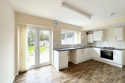 3 bedroom terraced house to rent, Sportside Close, Manchester M28