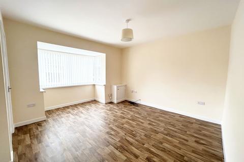 3 bedroom terraced house to rent, Sportside Close, Manchester M28