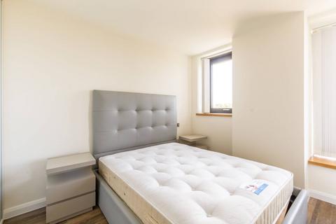 Studio to rent, Junction Road, Archway, London, N19