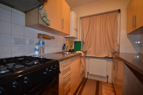 1 bedroom apartment to rent, Meadowbank Road, London