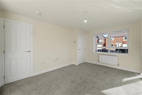 3 bedroom detached house to rent, Marbled White Place, S81