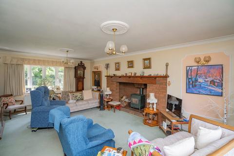 5 bedroom detached bungalow for sale, Westlyn Close, Malvern, Worcestershire, WR14