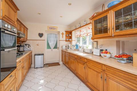 5 bedroom detached bungalow for sale, Westlyn Close, Malvern, Worcestershire, WR14