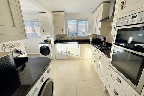 4 bedroom detached house for sale, Colehill