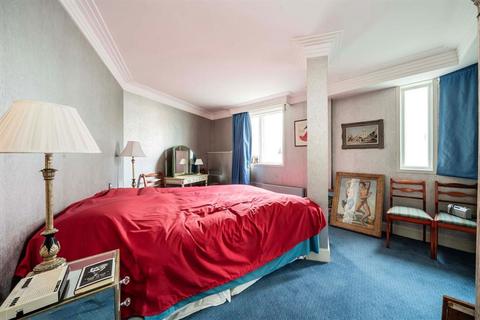2 bedroom flat for sale, Grosvenor Road, London SW1V