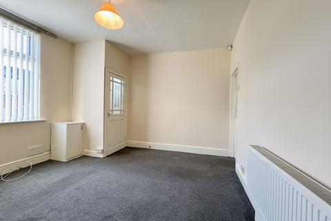 2 bedroom terraced house to rent, Worsley Road North, Manchester M28