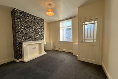 2 bedroom terraced house to rent, Worsley Road North, Manchester M28