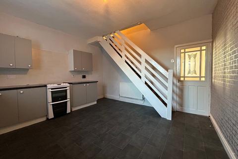 2 bedroom terraced house to rent, Worsley Road North, Manchester M28