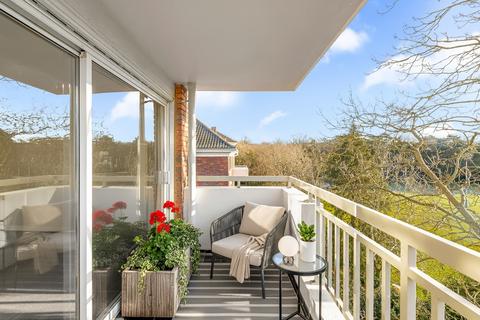 2 bedroom flat for sale, Carisbrooke House, Courtlands, Sheen Road, Richmond
