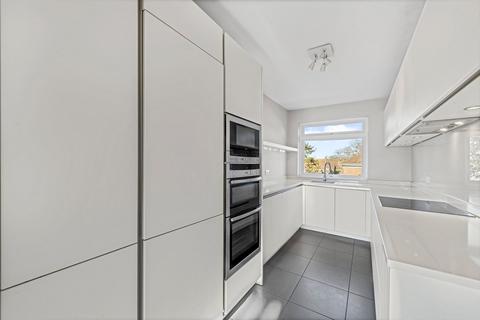 2 bedroom flat for sale, Carisbrooke House, Courtlands, Sheen Road, Richmond