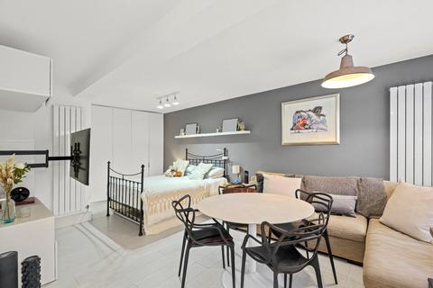 Studio to rent, Chetwynd Heights, Chetwynd Road, London