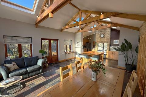 4 bedroom detached house for sale, Hall Close, Harrold