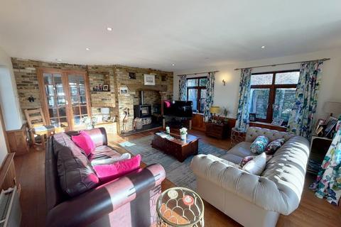 4 bedroom detached house for sale, Hall Close, Harrold