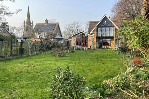 4 bedroom detached house for sale, Hall Close, Harrold