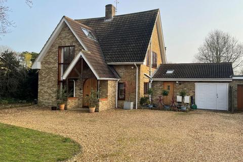 4 bedroom detached house for sale, Hall Close, Harrold