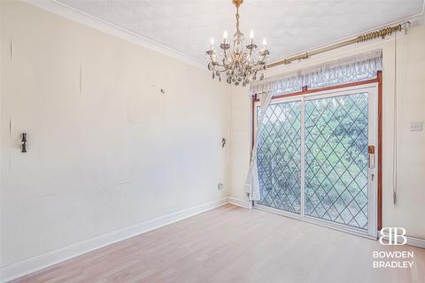 3 bedroom house for sale, Walden Way, Ilford, IG6