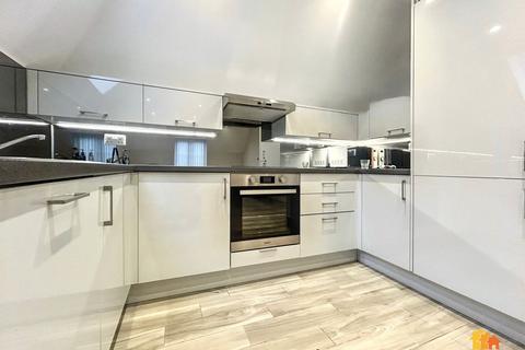 2 bedroom flat for sale, Hivings Hill, Chesham, HP5
